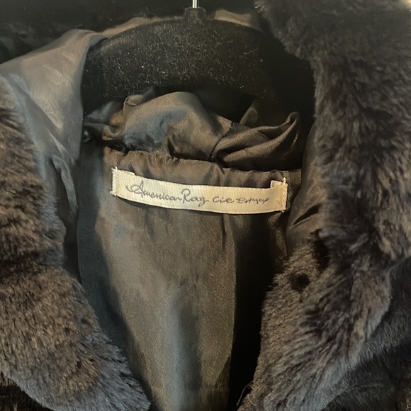 American Rag , black faux fur hooded vest. Size L - Picture 3 of 3